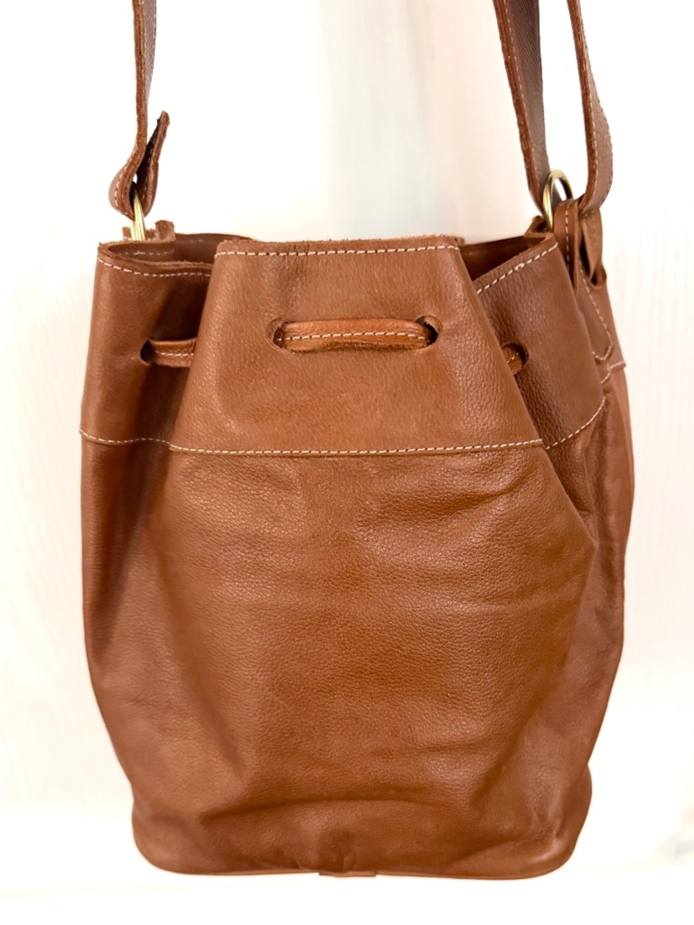 Tan 100% Leather Bucket Shoulder or Crossbody Bag by Sseko, Brass hardware - Picture 5 of 7